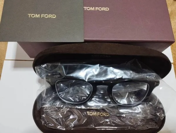 トムフォードメガネはどこで買う？安く買う購入術