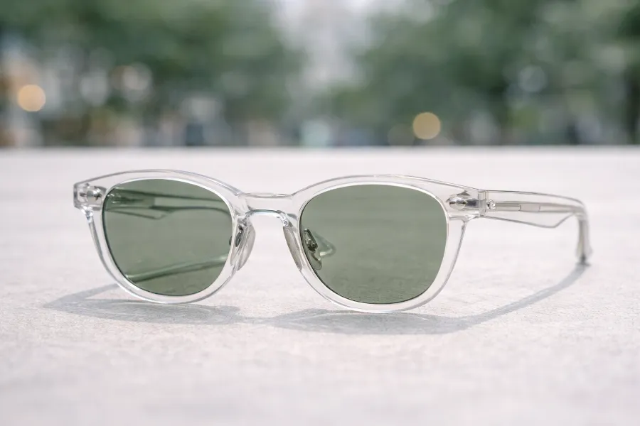 クリアフレームサングラスって本当に流行ってる？